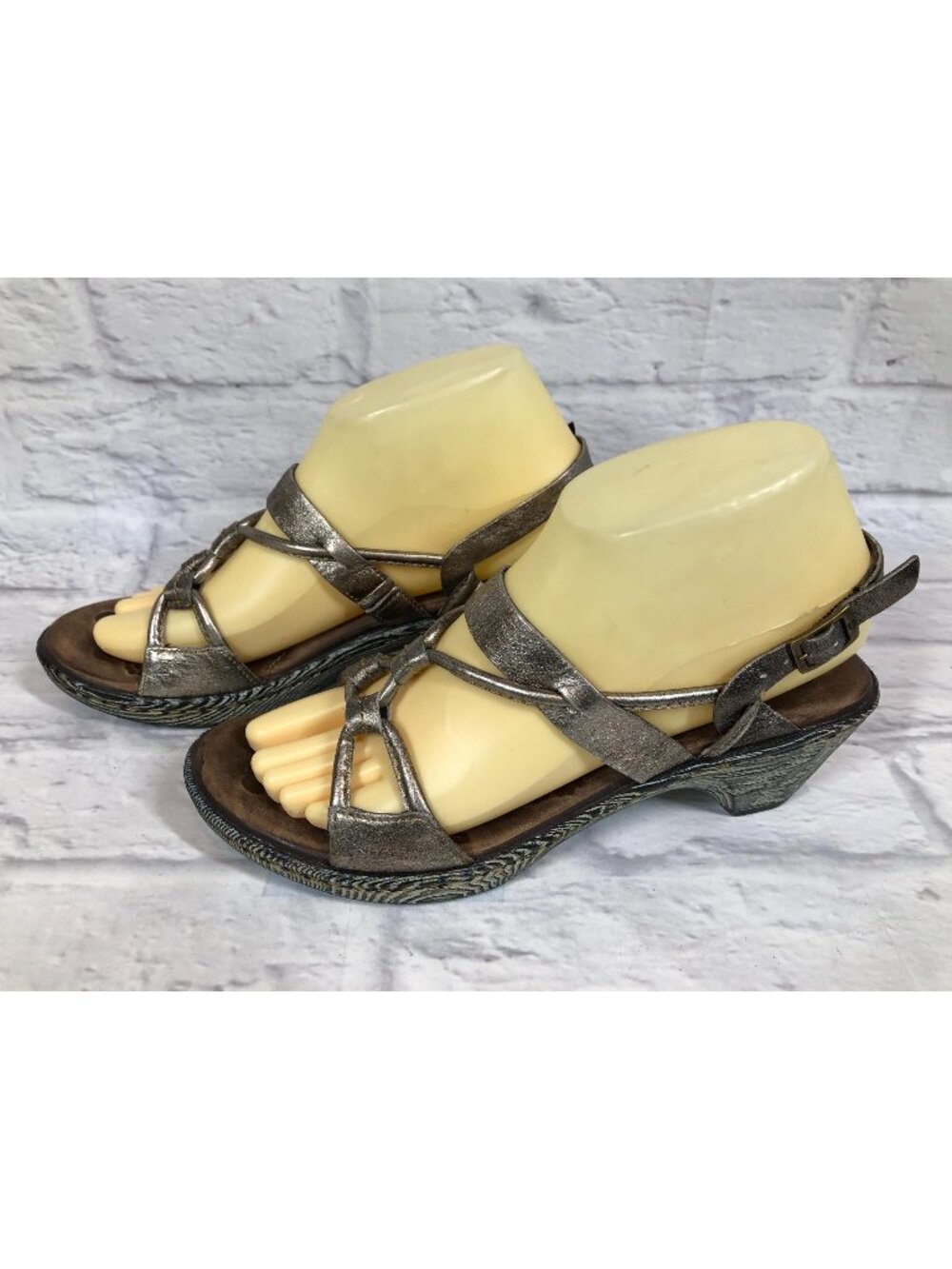 Born Pamati Seda Metallic Silver Gold Ankle Strap Sandals Womens Sz 7 (5d1)